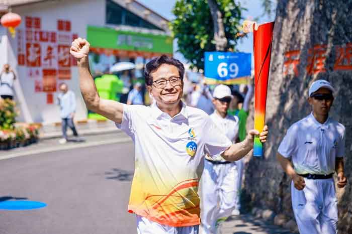蒙娜丽莎接力第六届亚洲沙滩运动会火炬传递